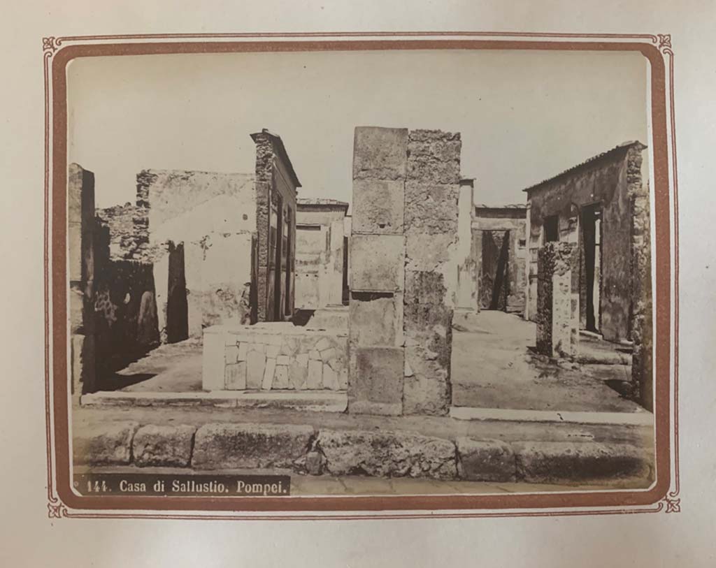 VI.2.4 Pompeii. From an album by Roberto Rive, dated 1868.
Looking towards the bar at VI.2.5, with entrance doorway to VI.2.4, on right. Photo courtesy of Rick Bauer.
