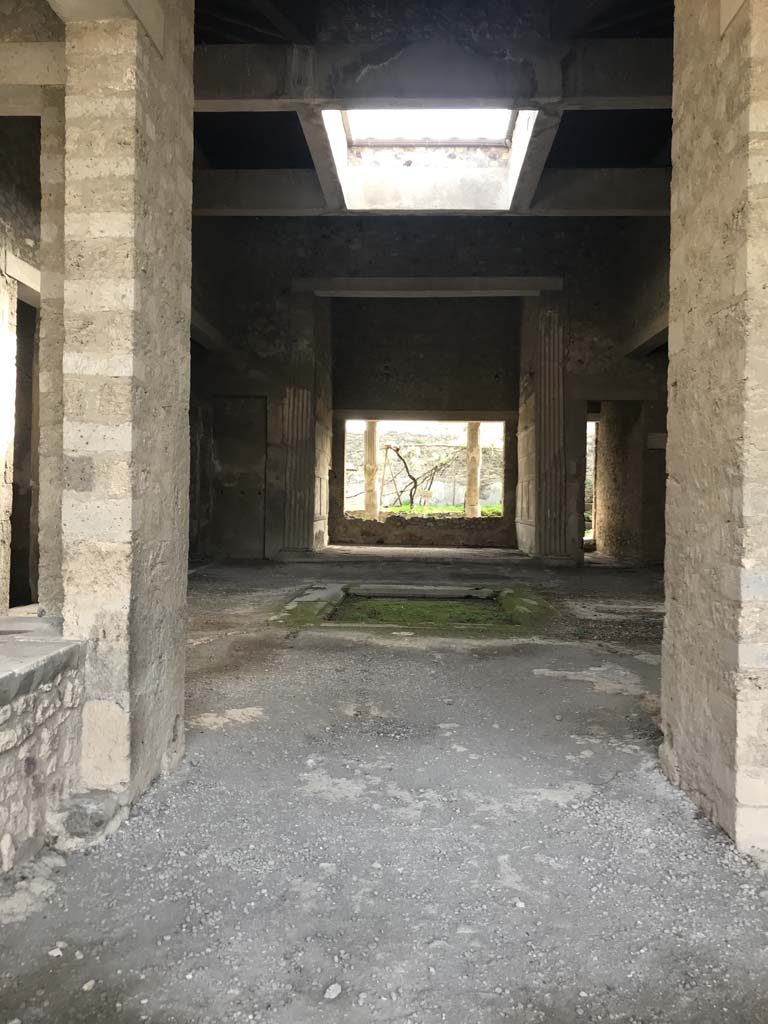 VI.2.4 Pompeii. April 2019. Looking east across atrium and impluvium from entrance corridor.
Photo courtesy of Rick Bauer.
