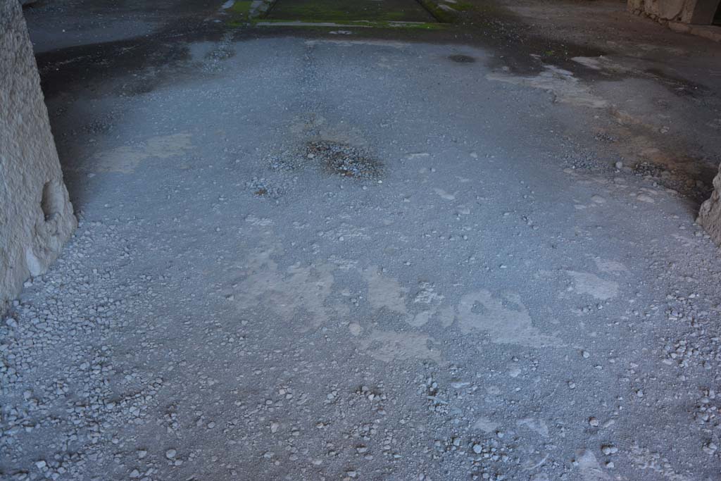 VI.2.4 Pompeii, December 2017. Flooring in atrium/entrance corridor.
Foto Annette Haug, ERC Grant 681269 DÉCOR.