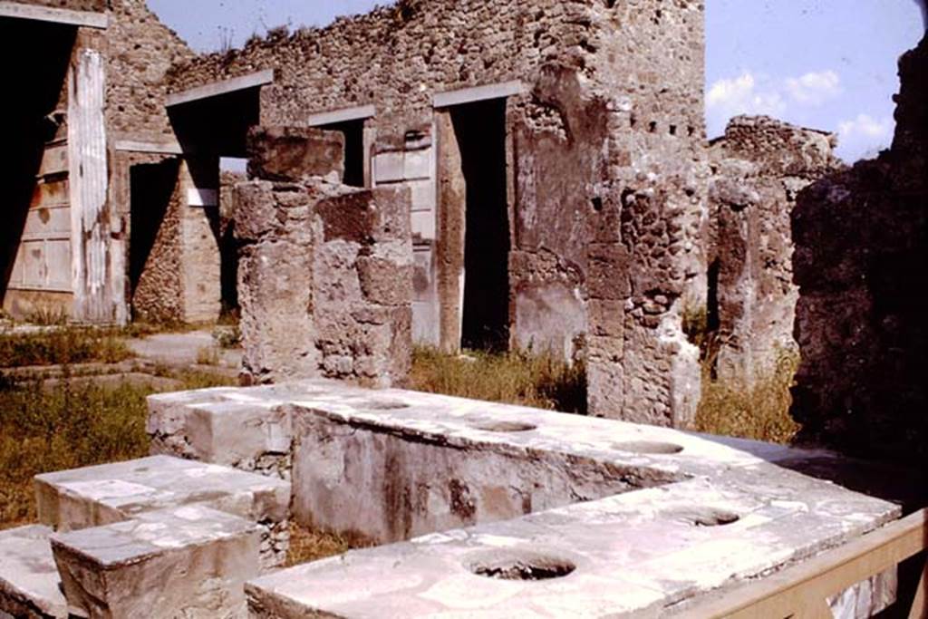 VI.2.5 Pompeii. 1964. Looking south-east across counter in bar-room, towards atrium and rooms on the south side of VI.2.4. Photo by Stanley A. Jashemski.
Source: The Wilhelmina and Stanley A. Jashemski archive in the University of Maryland Library, Special Collections (See collection page) and made available under the Creative Commons Attribution-Non Commercial License v.4. See Licence and use details.
J64f1823