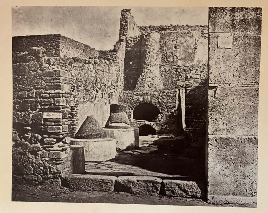 VI.2.6 Pompeii. Image by G. Sommer, c.1867. Looking east from entrance doorway on Via Consolare.
Photo courtesy of Rick Bauer