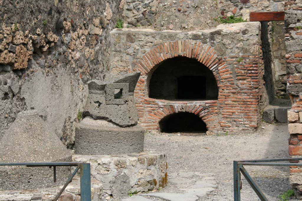VI.2.6 Pompeii. April 2010. Looking towards oven in bakery. Photo courtesy of Klaus Heese.