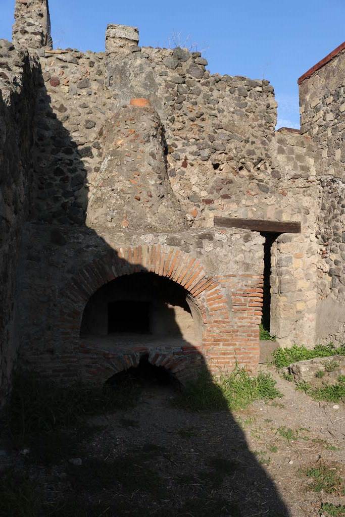 VI.2.6 Pompeii. December 2018.
Looking east from entrance towards oven. Photo courtesy of Aude Durand.