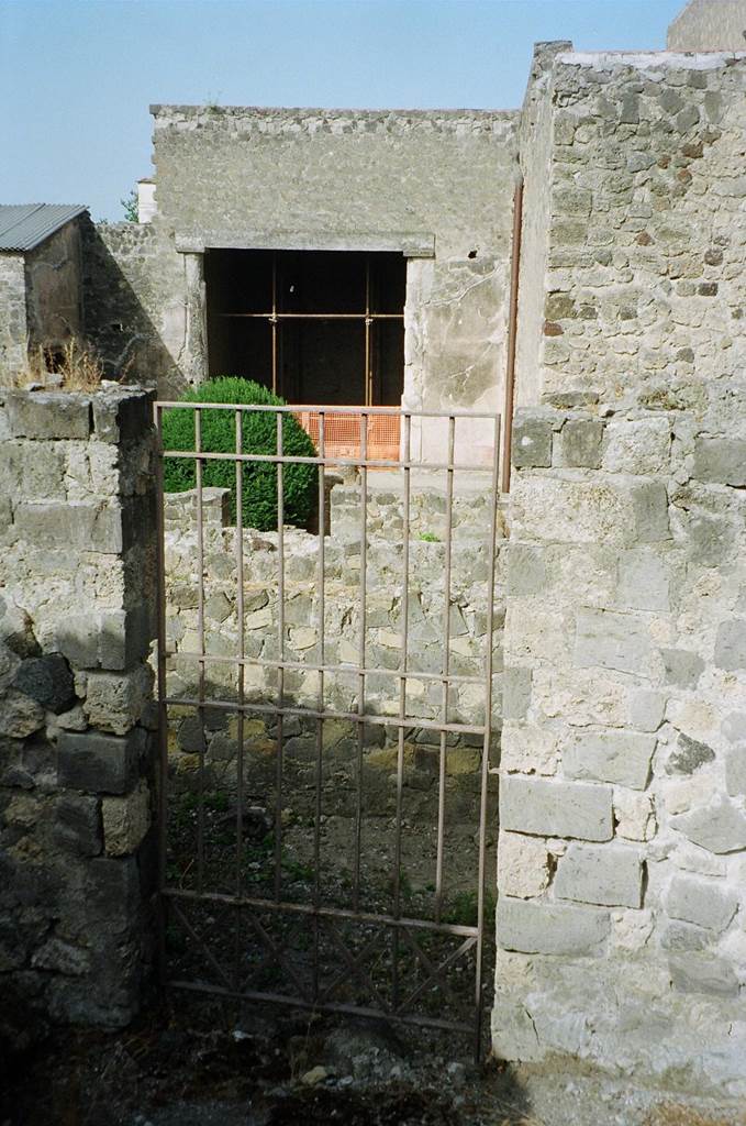 VI.2.30 Pompeii. June 2010. Entrance. Looking west. Photo courtesy of Rick Bauer.