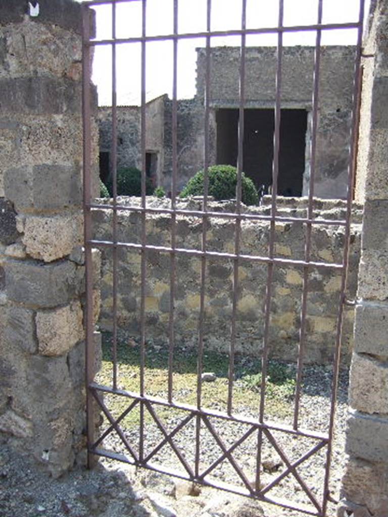 VI.2.30 Pompeii. September 2005. Entrance. Looking west.