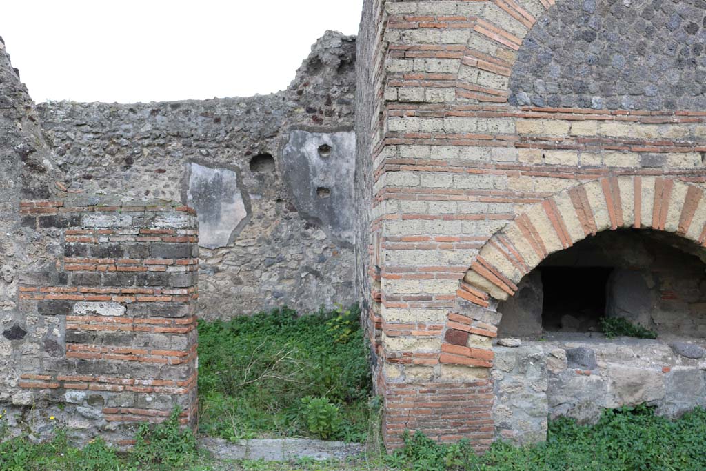 VI.3.3 Pompeii. December 2018.
Room 7, looking south to doorway to room 6 on east side of oven. Photo courtesy of Aude Durand.