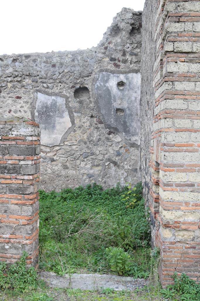 VI.3.3 Pompeii. December 2018.
Room 6, looking south through doorway. Photo courtesy of Aude Durand.
