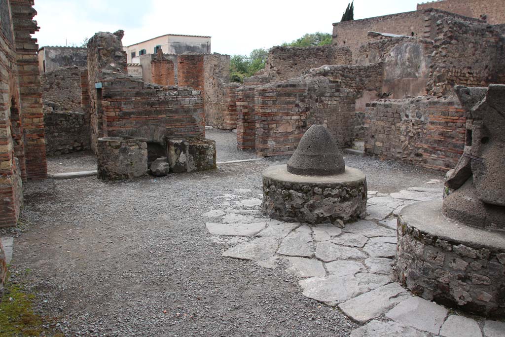 VI.3.3 Pompeii. April 2014. Room 7, looking west across south side of mill-room towards room 5, on left.
Photo courtesy of Klaus Heese.