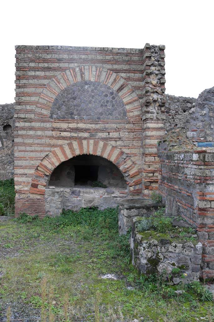 VI.3.3 Pompeii. December 2018.
Room 7, looking south across site of household shrine towards oven. Photo courtesy of Aude Durand.