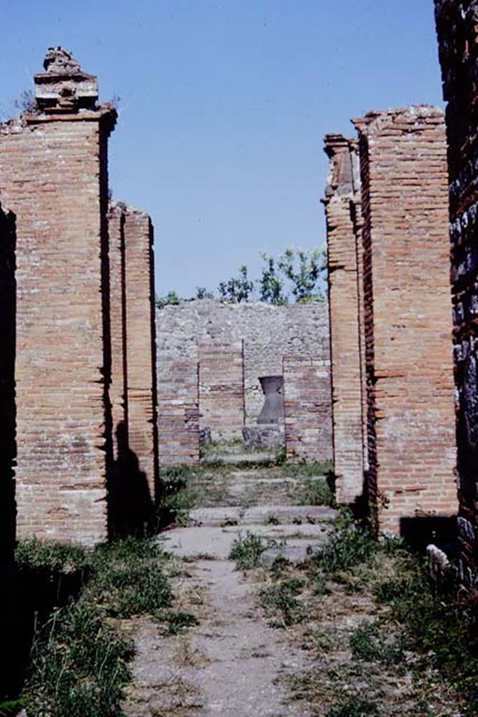 VI.3.3 Pompeii. 1968. Looking east towards room 1, atrium of bakery, with impluvium.
Photo by Stanley A. Jashemski.
Source: The Wilhelmina and Stanley A. Jashemski archive in the University of Maryland Library, Special Collections (See collection page) and made available under the Creative Commons Attribution-Non Commercial License v.4. See Licence and use details.
J68f1984