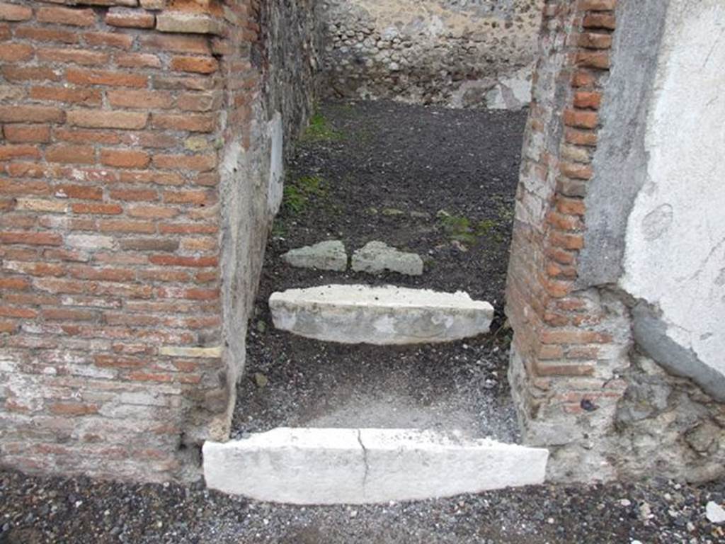 VI.6.1 Pompeii. December 2007. Steps in doorway of room 20.