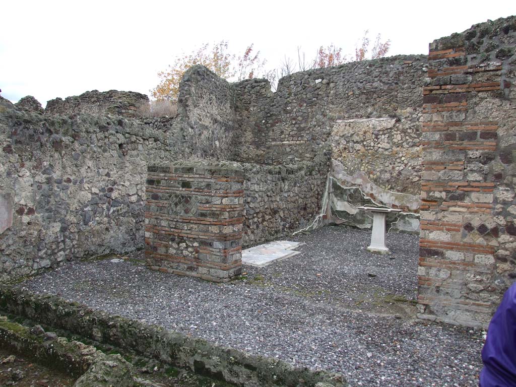 VI.7.23 Pompeii. December 2006. Rooms on west side of courtyard fountain.
Doorway to triclinium, on right with table, and to the left the entrance to storeroom.