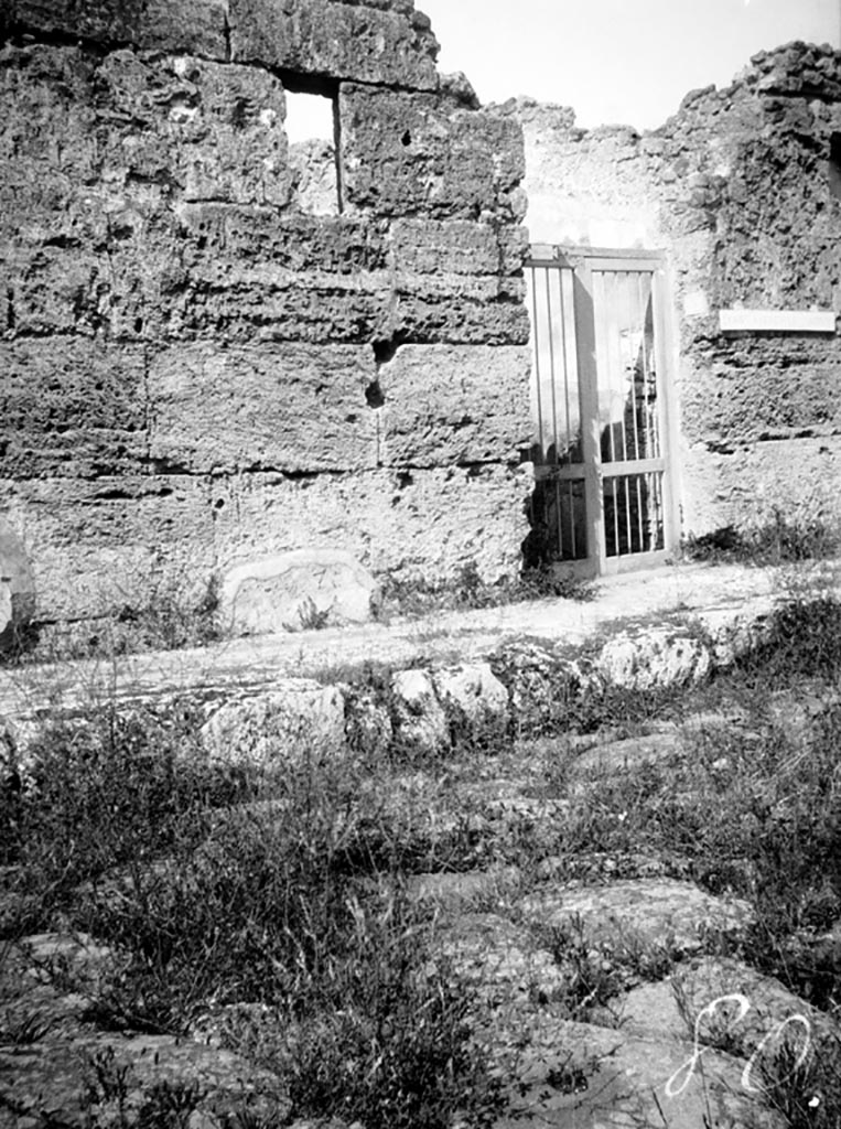 VI.7.23 Pompeii. W.1155. Entrance doorway on Via Mercurio.
Photo by Tatiana Warscher. Photo © Deutsches Archäologisches Institut, Abteilung Rom, Arkiv.