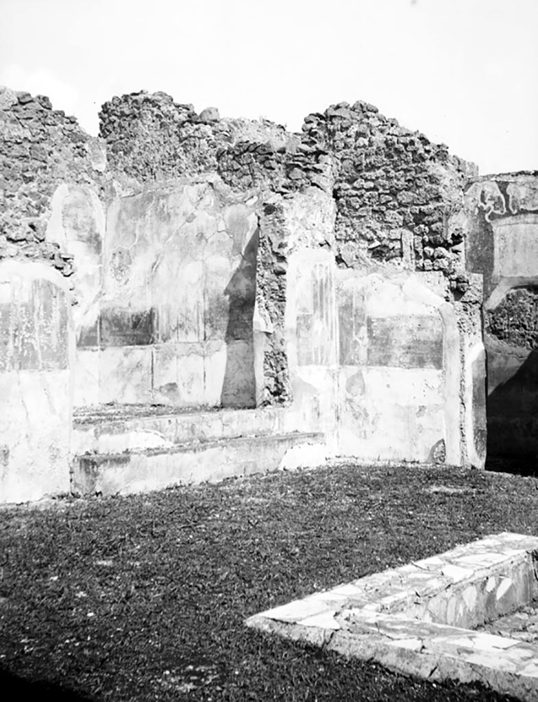 VI.7.23 Pompeii. W.1158. Atrium, looking north-east towards open room with steps, on north side.
Photo by Tatiana Warscher. Photo © Deutsches Archäologisches Institut, Abteilung Rom, Arkiv.