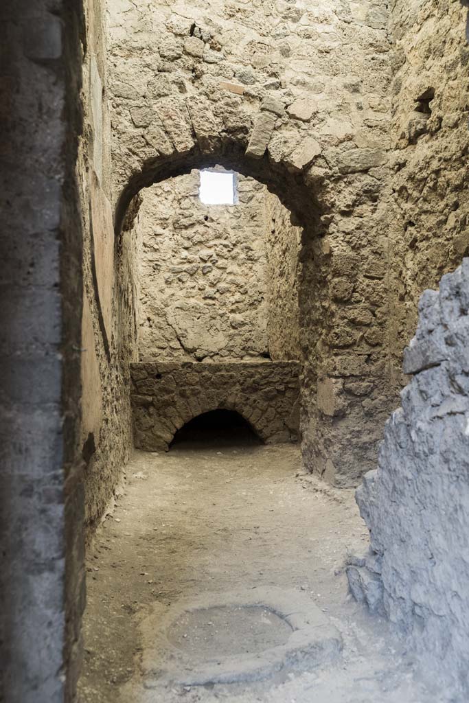 VI.8.3/5 Pompeii. April 2022.
Room 13, looking through doorway into kitchen area. Photo courtesy of Johannes Eber.