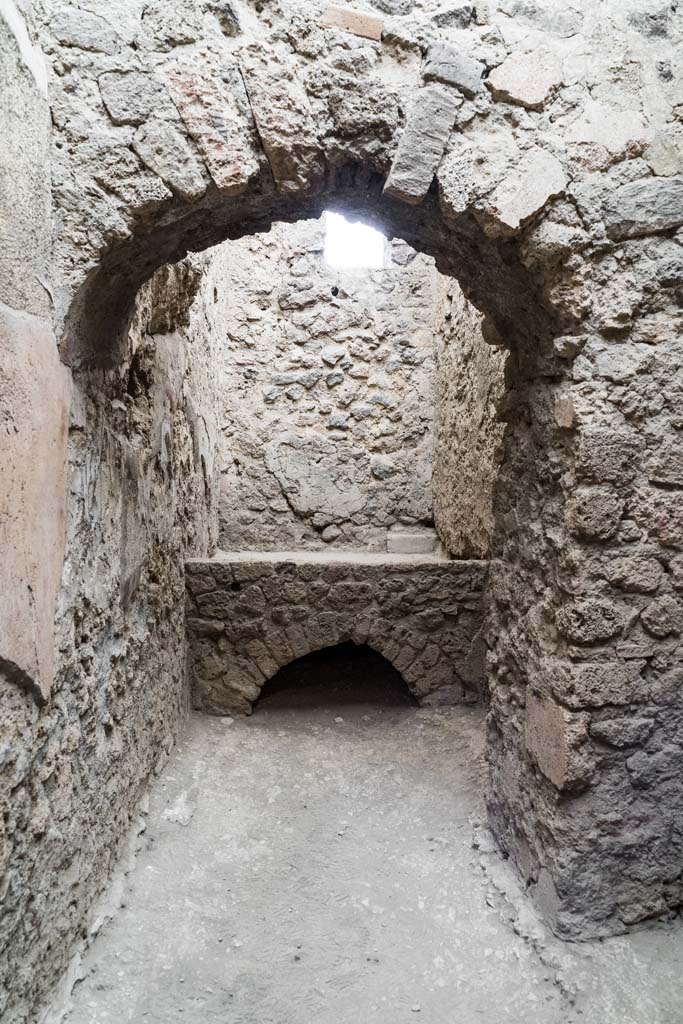VI.8.3/5 Pompeii. April 2022.
Room 13, looking towards hearth in kitchen. Photo courtesy of Johannes Eber.