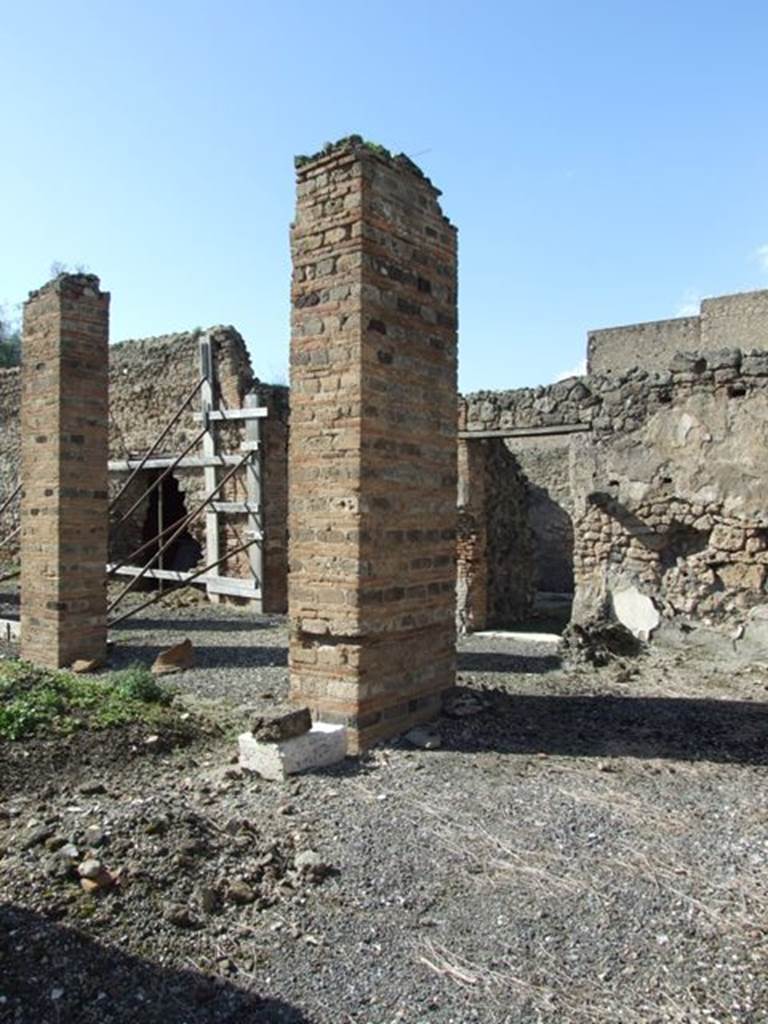 VI.8.20 Pompeii. March 2009.  Room 4. Peristyle area.  Looking north west.  