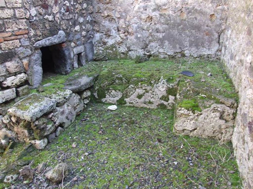 VI.8.20 Pompeii. March 2009.  Room 16. Oven and bench.