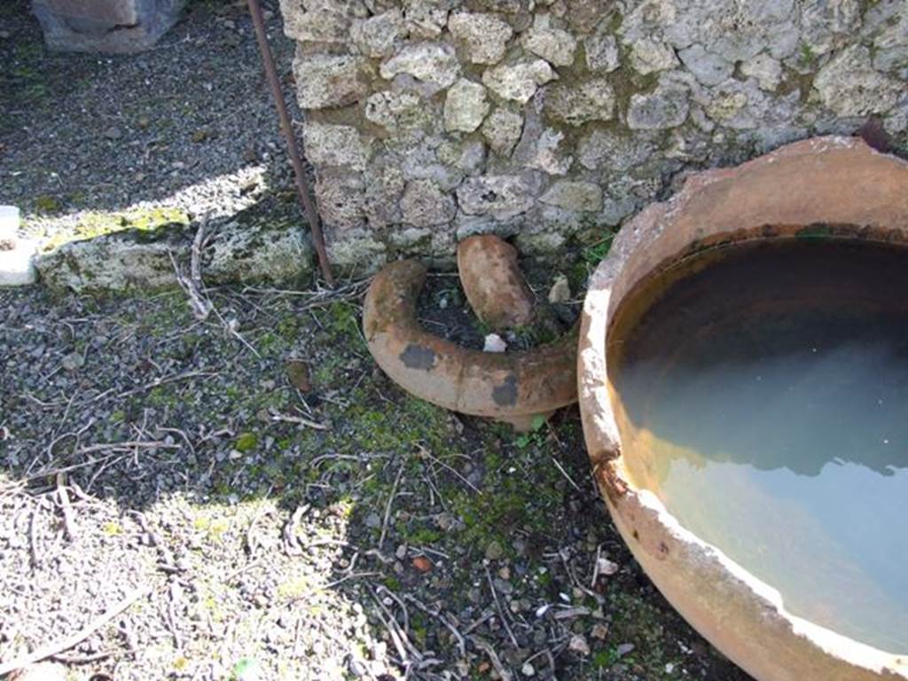 VI.8.20 Pompeii. March 2009.   Room 4.  South side of peristyle.