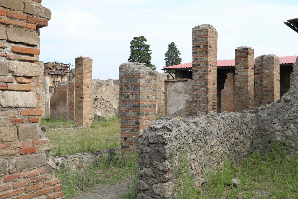 VI.8.20 Pompeii. December 2018. Looking east towards room 18, from rear entrance at VI.8.2. Photo courtesy of Aude Durand.