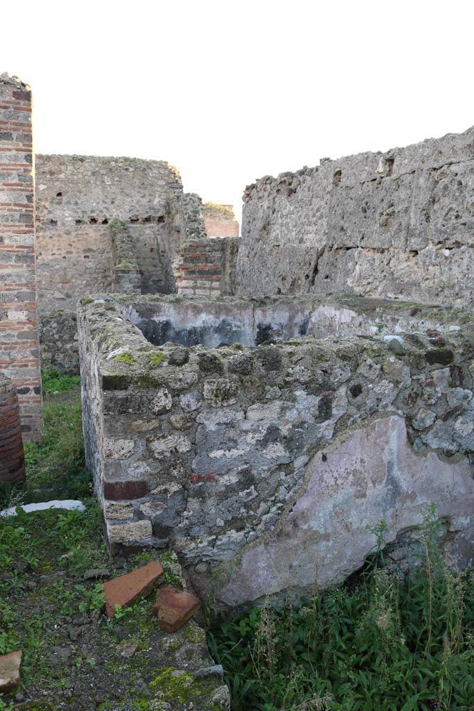 VI.8.20 Pompeii. December 2018. 
Looking south towards Vat 1. Photo courtesy of Aude Durand.
