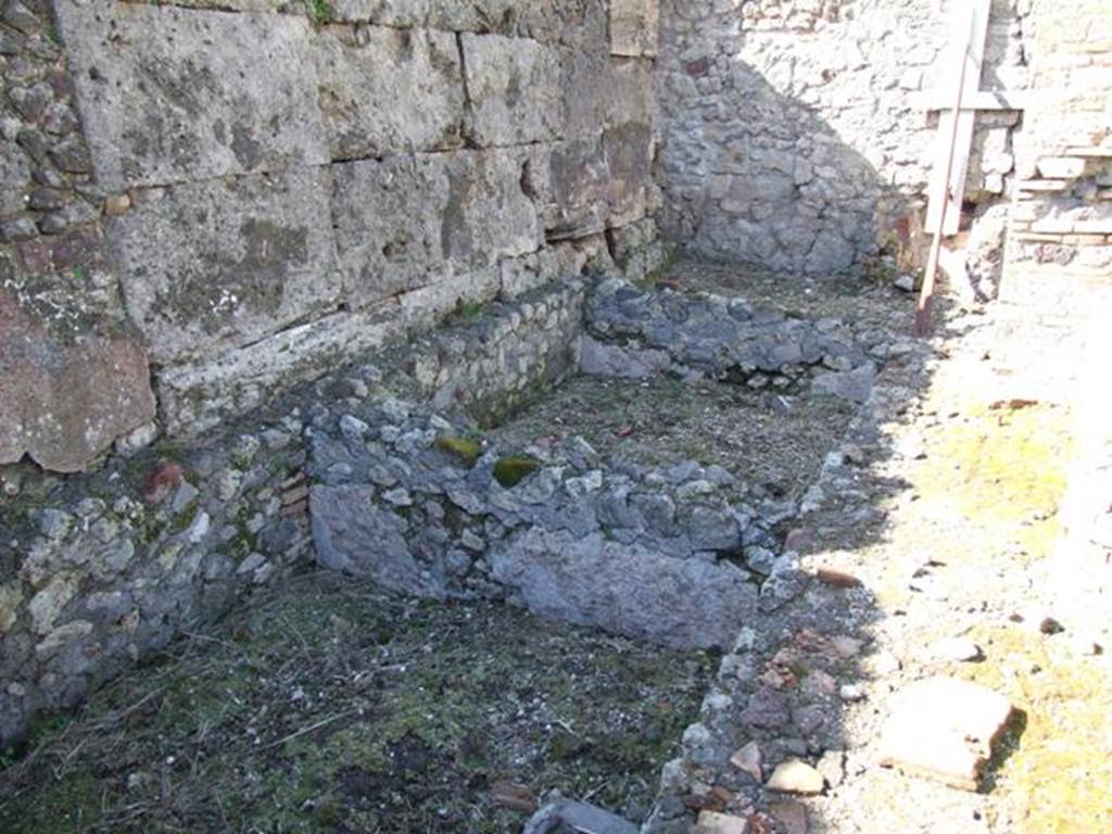 VI.8.20 Pompeii.  March 2009.  Vat 3 (centre)  Looking north. 