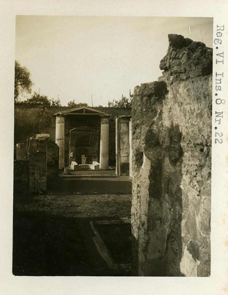 VI.8.22 Pompeii. Pre-1937-39.
Looking west across atrium from doorway and north wall of room 2, on south side of entrance corridor.
Photo courtesy of American Academy in Rome, Photographic Archive. Warsher collection no. 1411.