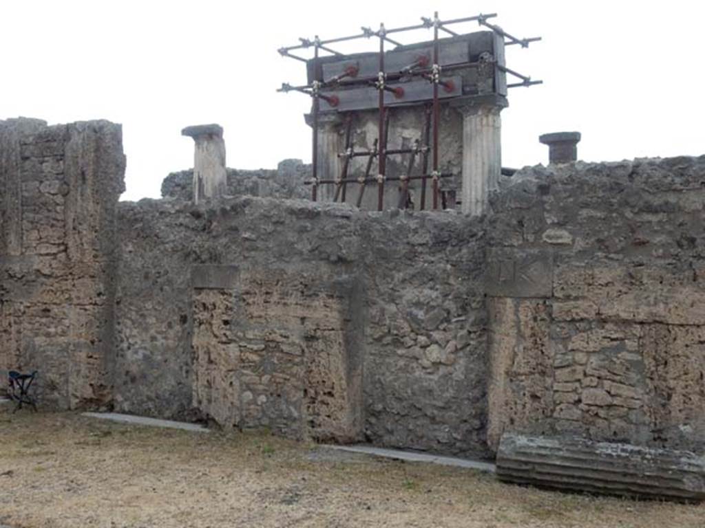 VI.8.22 Pompeii. May 2017. Second and third block doorways or recesses in south wall of atrium.
Photo courtesy of Buzz Ferebee.