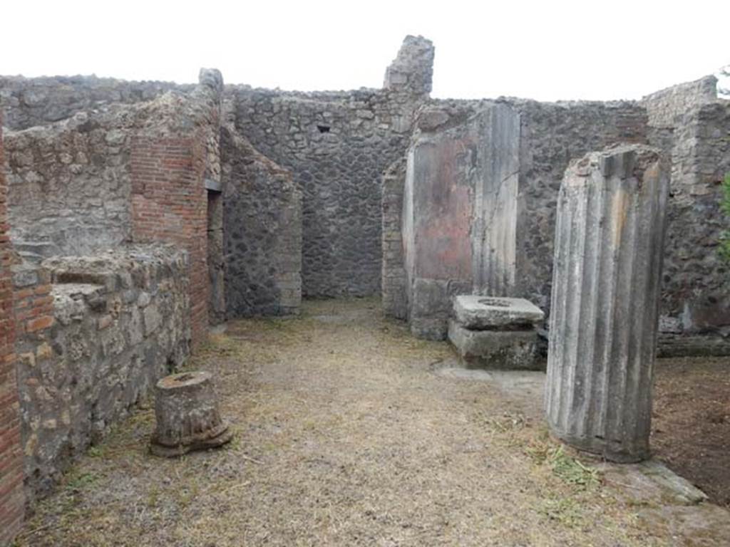 VI.8.22 Pompeii. May 2017. Room 6, looking south along portico area at south end of garden. On the left behind the wall is the oecus. Photo courtesy of Buzz Ferebee.