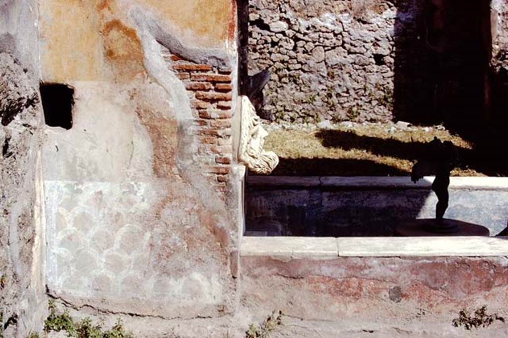 VI.8.22 Pompeii. 1972. Looking north towards side of fountain. Photo by Stanley A. Jashemski.
Source: The Wilhelmina and Stanley A. Jashemski archive in the University of Maryland Library, Special Collections (See collection page) and made available under the Creative Commons Attribution-Non Commercial License v.4. See Licence and use details. J72f0177