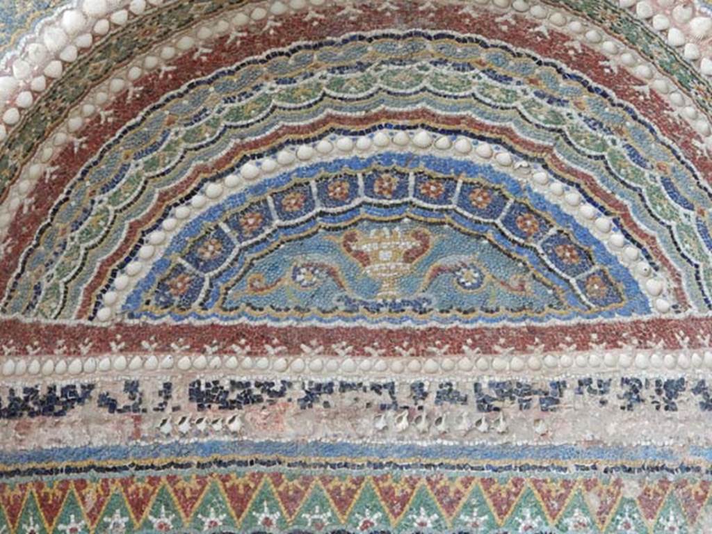 VI.8.22 Pompeii. May 2017. Detail from niche of fountain. Photo courtesy of Buzz Ferebee.
