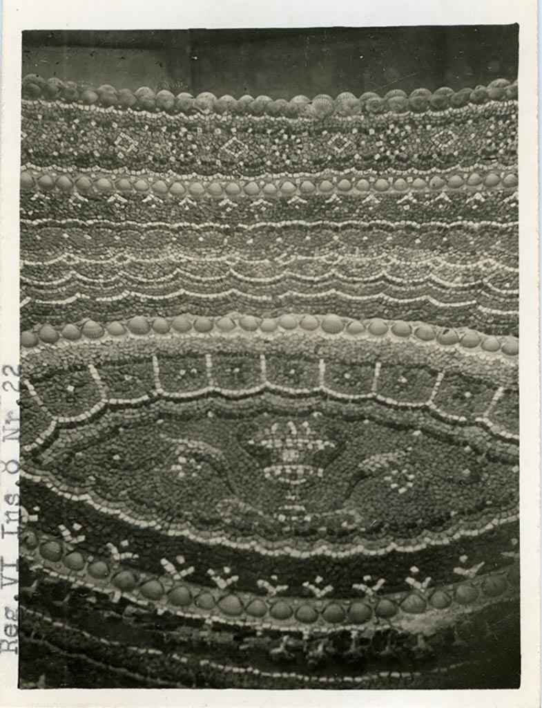 VI.8.22 Pompeii. Pre-1937-1939. Detail of niche.
Photo courtesy of American Academy in Rome, Photographic Archive. Warsher collection no. 353.