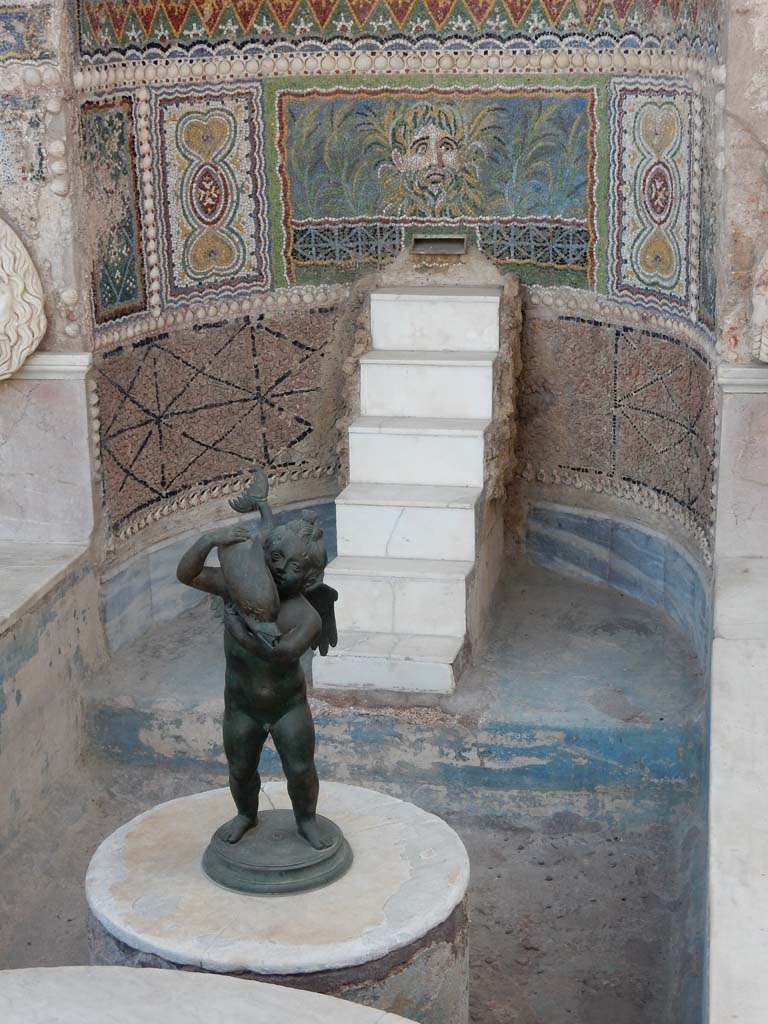VI.8.22 Pompeii, June 2019. Looking west to large fountain, with statuette.
Photo courtesy of Buzz Ferebee.