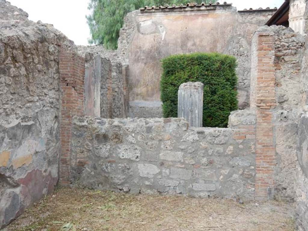 VI.8.22 Pompeii. May 2017. Oecus on south side of tablinum, looking towards the west side. Photo courtesy of Buzz Ferebee.