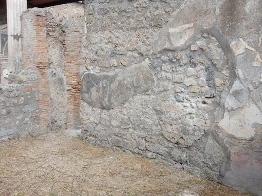 VI.8.22 Pompeii. May 2017. Oecus on south side of tablinum, looking towards north wall and doorway at its west end, on left. Photo courtesy of Buzz Ferebee.
