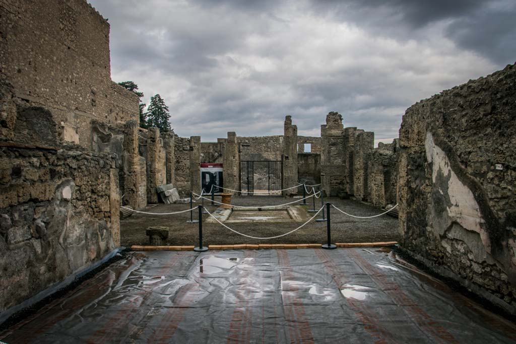 VI.8.22 Pompeii. January 2019.
Looking east from tablinum across atrium towards entrance doorway onto Via di Mercurio. Photo courtesy of Johannes Eber.