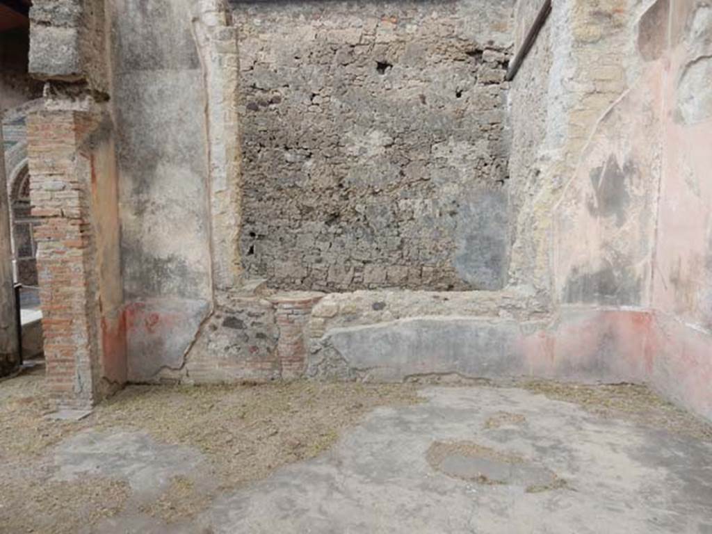 VI.8.22 Pompeii. May 2017. Triclinium, looking towards window in west wall. Photo courtesy of Buzz Ferebee.