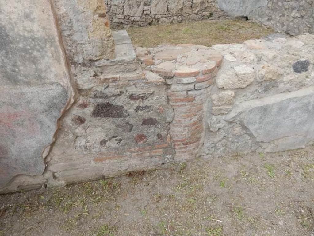 VI.8.22 Pompeii. May 2017. Triclinium, looking towards remains of column in west wall. Photo courtesy of Buzz Ferebee.