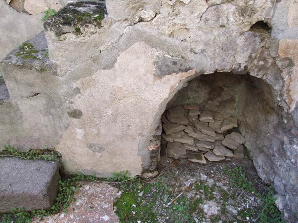 VI.8.22 Pompeii. March 2009. Room 18. Recess under the stairs.