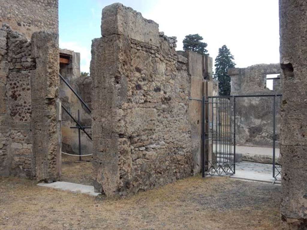 VI.8.22 Pompeii. May 2017. Doorway to room 19 in north-east corner of atrium, on left. The entrance corridor and doorway is on the right. Photo courtesy of Buzz Ferebee.