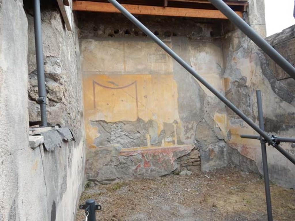 VI.8.22 Pompeii. May 2017. Room 19, looking towards north wall from doorway.
Photo courtesy of Buzz Ferebee.