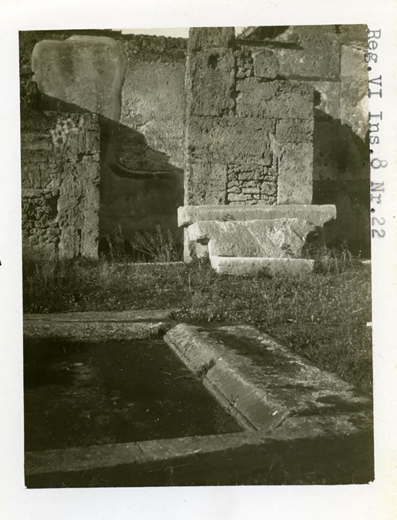 VI.8.22 Pompeii. Pre-1937-39. Looking north across impluvium in atrium.
Photo courtesy of American Academy in Rome, Photographic Archive. Warsher collection no. 1412.