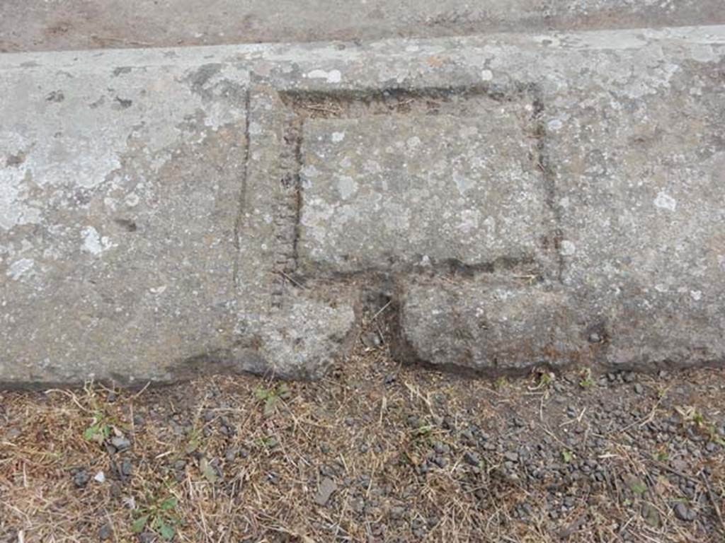 VI.8.22 Pompeii. May 2017. Rectangular indentation on west side of impluvium.
Photo courtesy of Buzz Ferebee.