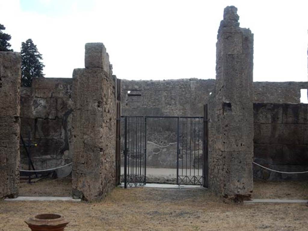 VI.8.22 Pompeii. May 2017. Looking east across atrium towards doorways to two cubicula, on either side of entrance doorway. Photo courtesy of Buzz Ferebee.