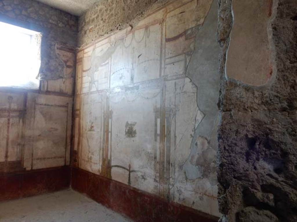 VI.8.23 Pompeii. May 2017. Looking towards south-east corner and south wall of cubiculum. Photo courtesy of Buzz Ferebee.