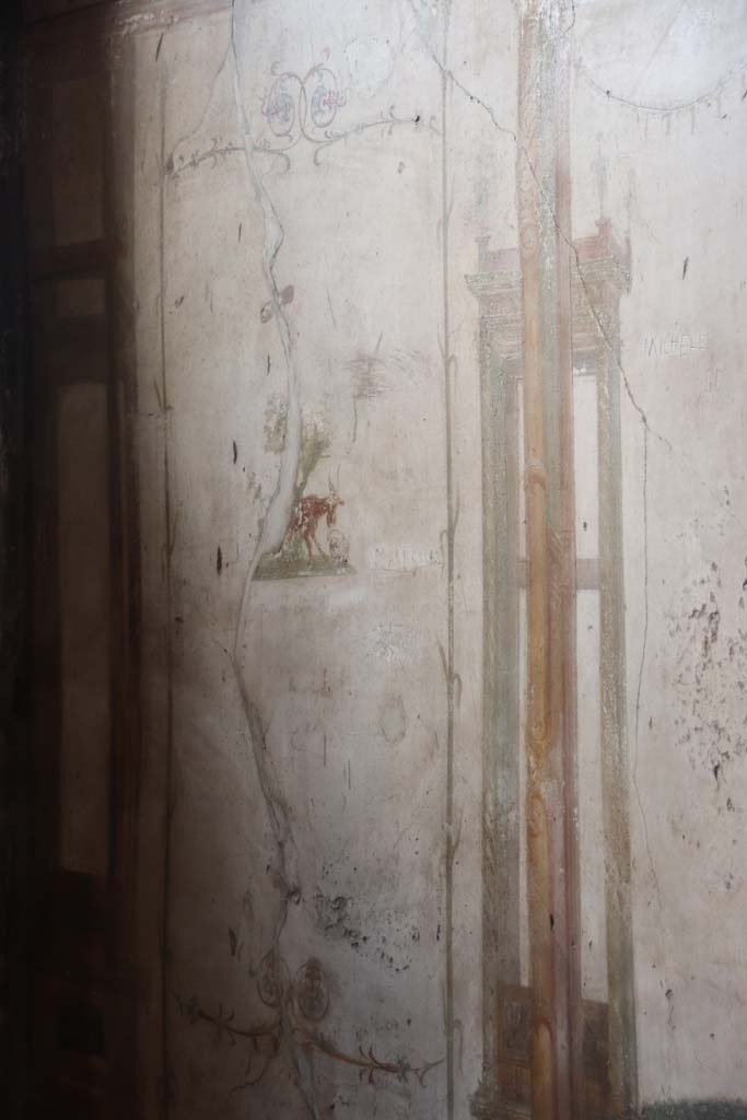 VI.8.23 Pompeii. September 2017. Painted panel on east end of south wall.
Photo courtesy of Klaus Heese.