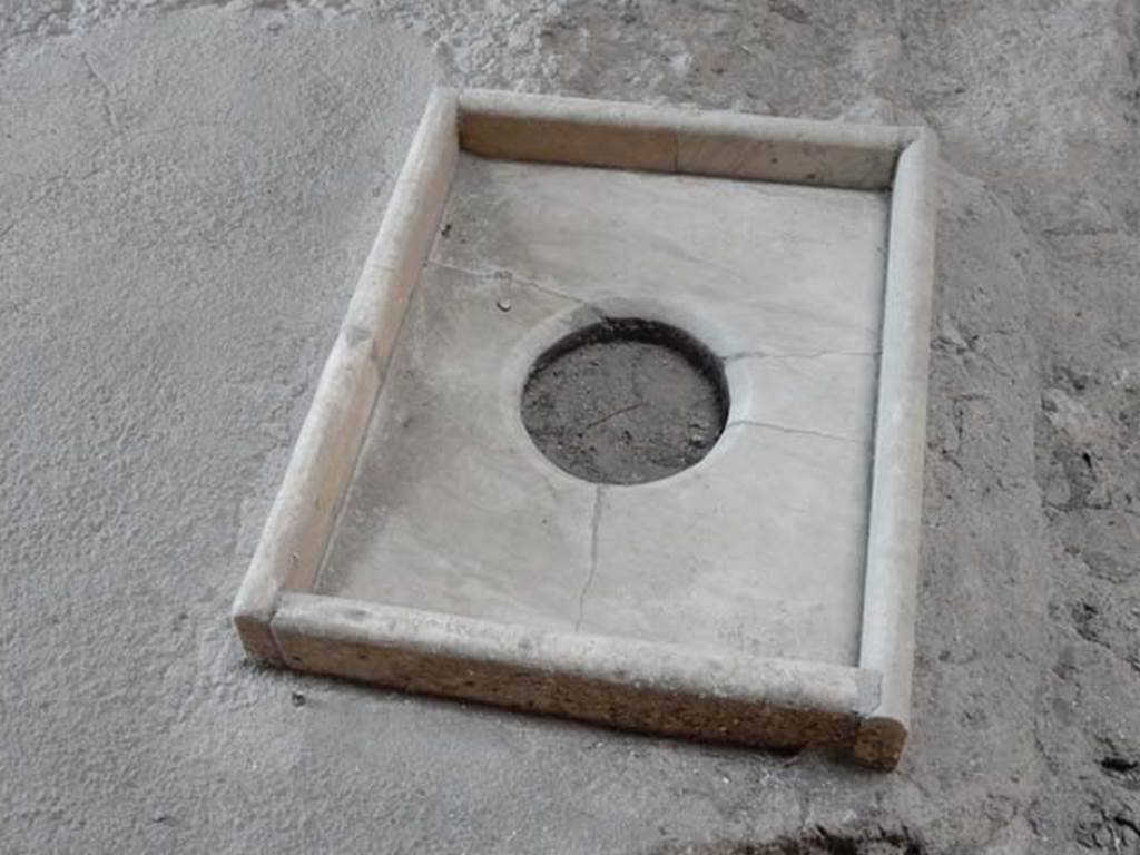 VI.8.23 Pompeii. May 2017. Marble cistern mouth edging, on east side of impluvium in atrium. Photo courtesy of Buzz Ferebee.
