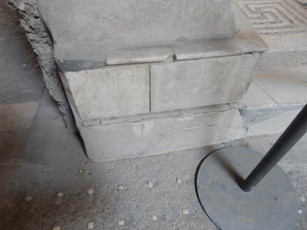 VI.8.23 Pompeii. May 2017. Marble facing on pedestal on south side of tablinum, and north of corridor to rear. Photo courtesy of Buzz Ferebee.