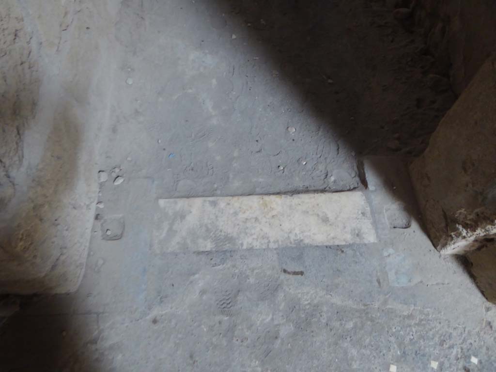 VI.8.23 Pompeii. September 2017. Doorway threshold to corridor to rear leading to garden area, on south side of tablinum.
Foto Annette Haug, ERC Grant 681269 DÉCOR.