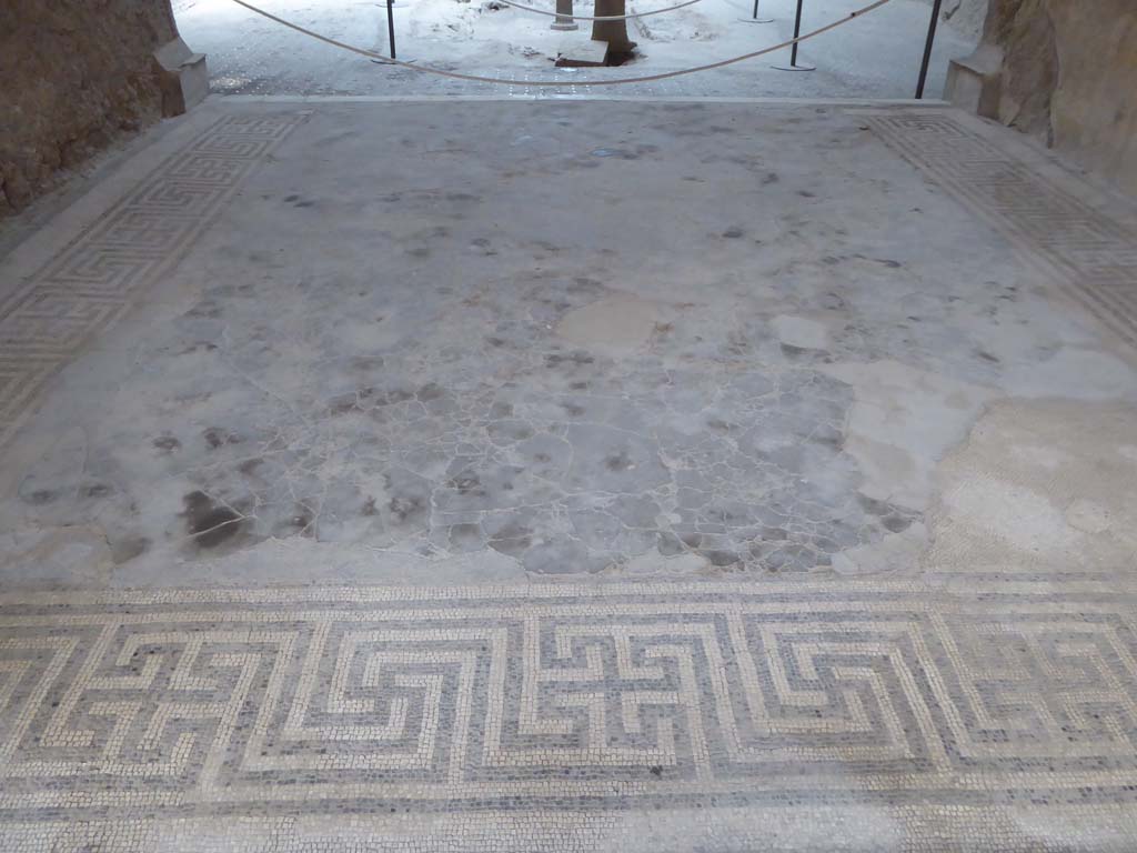 VI.8.23 Pompeii. September 2017. Looking east across flooring in tablinum, towards atrium.
Foto Annette Haug, ERC Grant 681269 DÉCOR.


